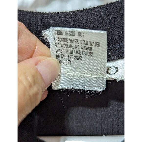 Adolfo Sport Women's Black & Gold Printed Vintage Short Sleeve T-Shirt Size L - Picture 6 of 6